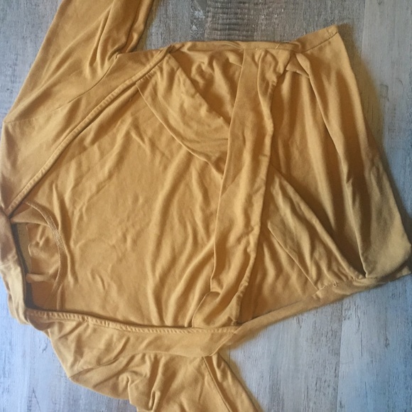 Mock Neck Fashion Nova Top - Picture 3 of 3